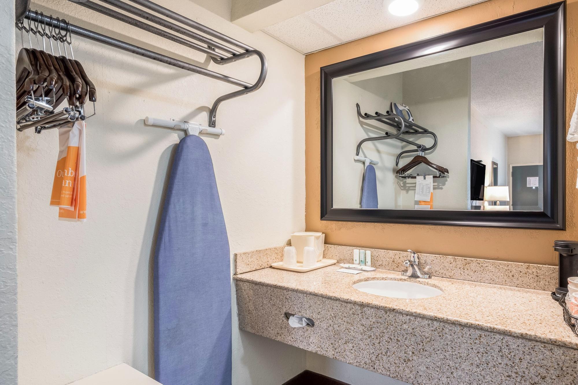 Quality Downtown Inn Johnson City